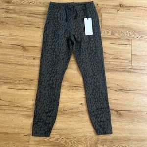 Varley leopard leggings Let’s go running 25” NWT. Size Small